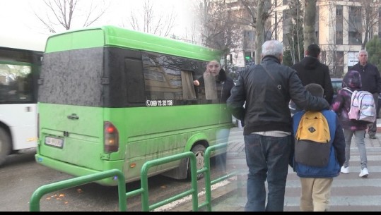 Makina ‘made in Albania’ për transportin e nxënësve! Prindërit: Furgoni kushton shumë, gjyshërit çojnë fëmijët në shkollë