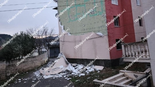 Milot/ Era e fortë hedh në tokë fasadën e pallatit 5-katësh