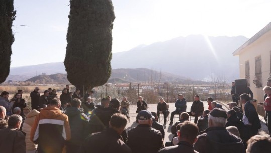 Protestat, ministrja Denaj takim me blegtorët e Gjirokastrës: Nuk ndërhyjmë ne për çmimin e qumështit, arrini marrëveshje me grumbulluesit