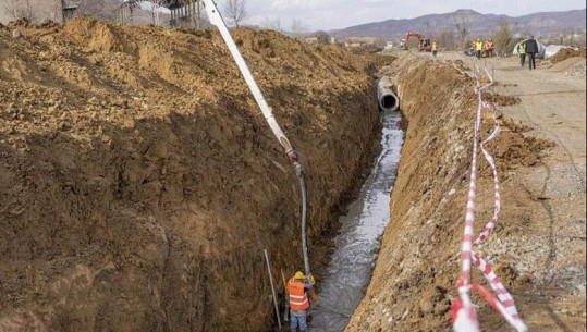 FOTO/ Punimet për rrjetin e kanalizimeve në Mat, Rama: Investim i rëndësishëm që zgjidh një gangrenë të vjetër mjedisore