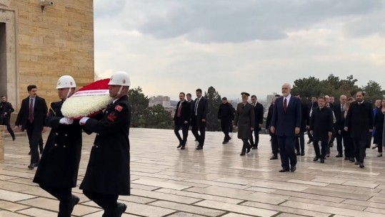 Turqi, kryeministri Rama homazhe në Anitkabir, Mauzoleumin e Mustafa Kemal Ataturk