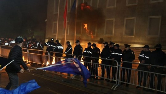 Mero Baze: T'i marrësh 'borxh' Gaz Bardhit protestuesit kundër Blinkenit 