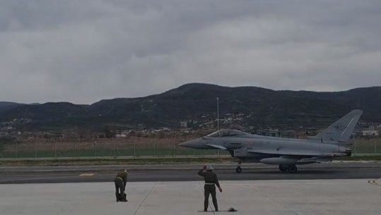 VIDEO/Ceremonia/  Dy Eurofighter F2000 italianë ulen në pistën e bazës ajrore të NATO-s në Kuçovë