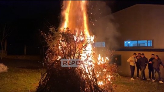 Dita e Verës pritet me zjarr, këngë me çifteli e vallë tradicionale në Has (VIDEO)