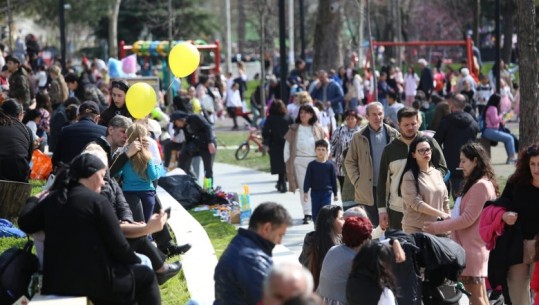 FOTOT/ Tirana dje në Ditën e Verës, aktivitetet festive 'pushtuan' rrugët 