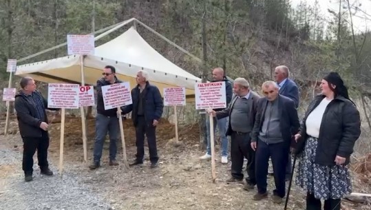 Mirditë, banorët e Thirrës futen në çadër: Stop HEC-it! Bllokojnë punimet