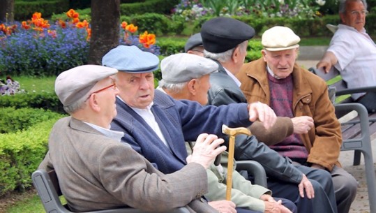 Paradoksi: Rrogat rriten, pensionet ulen! Mosdeklarimi real dëmton edhe pensionistët e rinj, marrin 15 mijë lekë në muaj