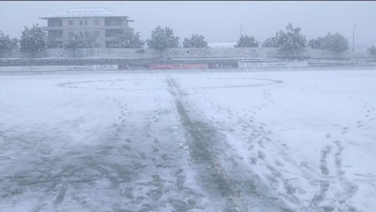 Dëbora zbardh stadiumin, shtyhet ndeshja e Kategorisë së Parë