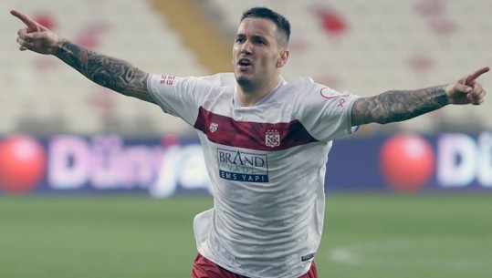 Rey Manaj shkruan emrin në listën e legjendave të Sivasspor