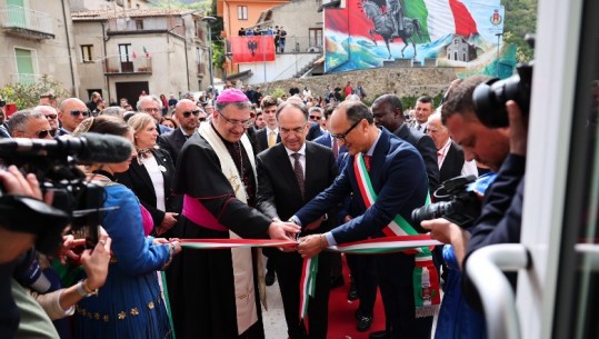 Begaj merr pjesë në inagurimin e murales së Skënderbeut dhe bashkisë së re të Cerzeto-s