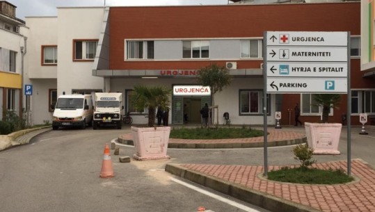 16 vjeçari paraqitet në spitalin e Sarandës me plagë në gjoks dhe kokë