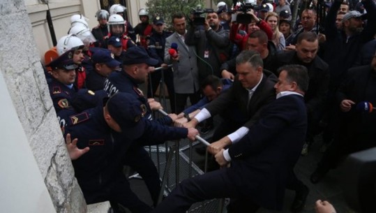 Në televizor 'trash zërin', Tedi Blushi ka 8 muaj që nuk paguan taksat dhe faturat e ujit të pijshëm