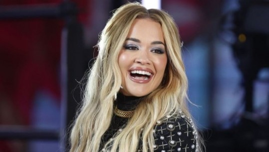 Rita Ora ngatërron tekstin e këngës së saj në koncert