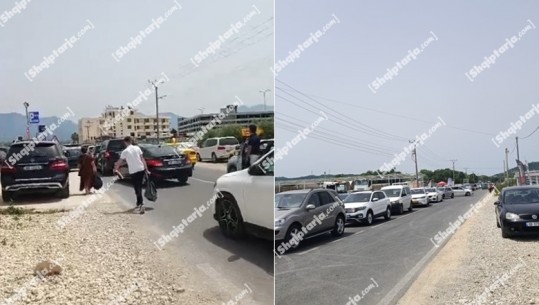 Trafik i rënduar në rrugën e Rinasit, qytetarët presin radhën kilometrike të mjeteve (VIDEO)