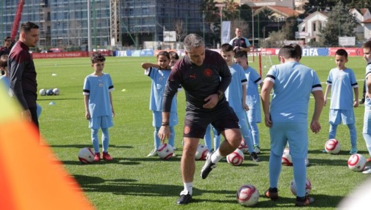 Dhjetëra aplikime në Dyrrah City Football Academy! Trajnerët e Man. Cityt stërvisin talentet shqiptarë, administratori: Do ketë bursa