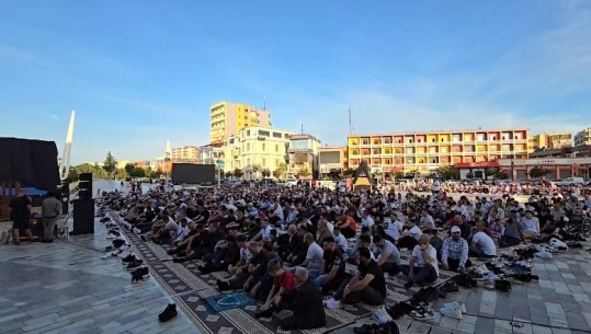 Festa e Kurban Bajramit, Myftiu i Fierit: Të kemi më shumë vëmendje ndaj njerëzve në nevojë (VIDEO)