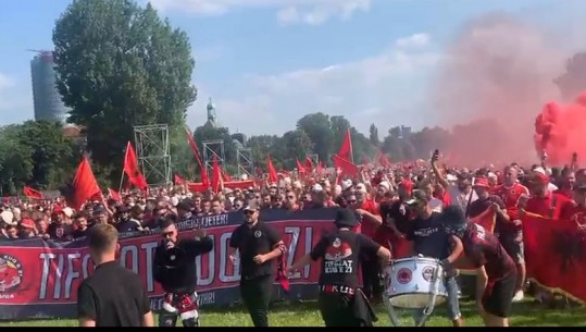 Euro 2024/ Dusseldorfi ‘pikturohet’ kuqezi, këngë dhe valle tradicionale! Mijëra tifozë në stadium pë ndeshjen me Spanjën, Report Tv sjell atmosferën (VIDEO)