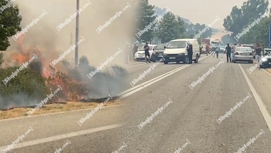 Zjarri në fshatin Grapsh të Dropullit, policia bllokon qarkullimin në aksin Gjirokastër - Kakavijë, e pamundur lëvizja për shkak të tymit