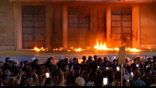 Mero Baze: Tri dëshira opozitare që na i zgjoi protesta 