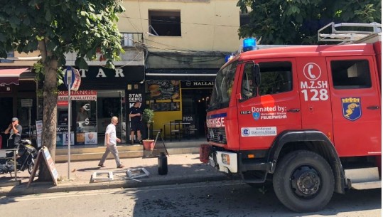 Merr flakë bombola e gazit në një banesë në Pogradec, plagoset 71-vjeçarja! Nga shpërthimi, dritaret e apartamentit përfunduan në rrugë