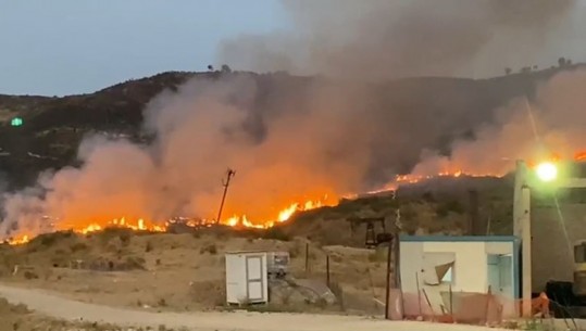 Vlorë/ Zjarr në Mërtiraj, dy vatra të përmasave të mëdha! Terreni i thyer bën të vështirë ndërhyrjen 