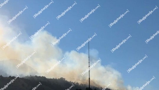 VIDEO/ Zjarri në Parkun Kombëtar të Tomorit, flakët përparojnë drejt Teqesë së Kulmakut