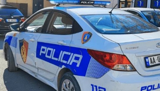 Tiranë, 15 vjeçari godet me thikë shokun brenda në ambientet shkollës private! E denoncoi në polici adoleshenti i plagosur