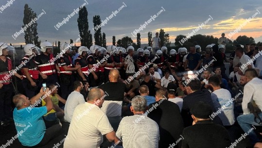 Banorët sërish në protestë, bllokojnë autostradën Thumanë-Kashar! Përplasje mes protestuesve dhe policisë