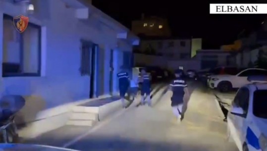 Me armë me vete, i riu kanos policin në Elbasan se do e vrasë! Vihet në pranga (VIDEO)