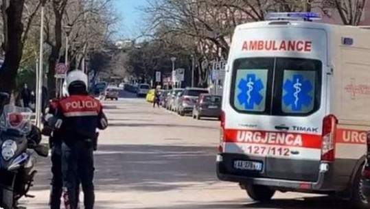 Tiranë/ Roja i parkingut e godet me bërryl në fytyrë pas sherrit në ish-Bllok, 30-vjeçari përplas dhe kokën! Arrestohet për tentativë vrasjeje, i plagosuri në spital (EMRAT)