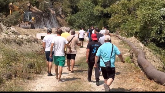 Delvinë/ Banorët e dy fshatrave në protestë kundër HEC-it Sasaj: Na prishi rrugën