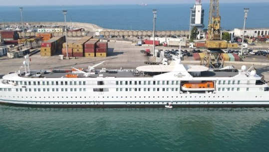 Anija 'La Belle De L’Adriatique' ankorohet në Durrës! 120 turistë francezë do të njihen me sitet turistike të Durrësit, Tiranës e Beratit (FOTO)