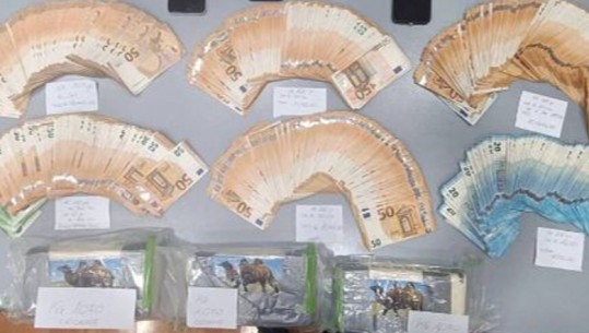 Itali/ Po trafikonin drejt Romës 3 kg kokainë “Gamel”, arrestohen 2 korrierët shqiptarë! Motori i mjetit i tradhtoi, sekuestrohen dhe 50 mijë euro cash