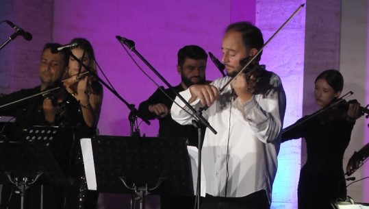 Violinisti Kledis Rexho vjen me koncert në Tiranë! Muzikë e filmave, ritmet baroke e ballkanike