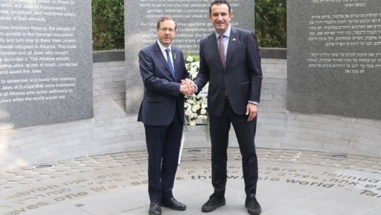 Veliaj dhe Presidenti i Izraelit, në Memorialin e Holokaustit në Tiranë! Herzog: Sot vala e urrejtjes është kthyer sërish kundër hebrenjve! Vendi juaj na dëshmon se paqja është e mundur