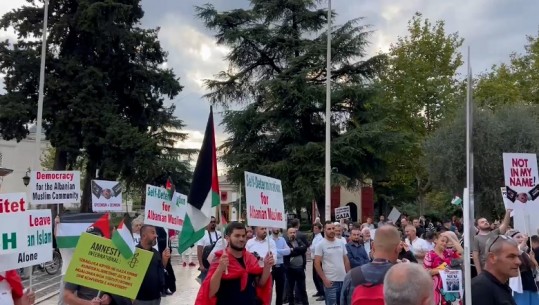 Një shtet bektashi në Tiranë? Shoqatat Islame protestë para Komuniteti Mysliman: 'Jo në emrin tim!'