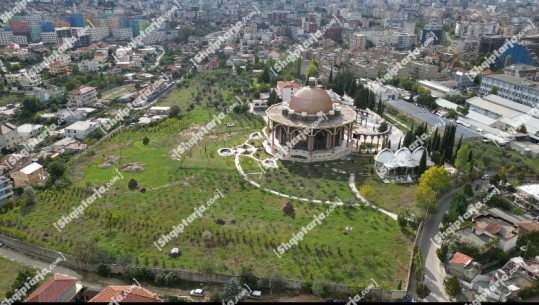 ‘Vatikani’ në zemër të Tiranës? Report Tv sjell pamjet me dron nga territori ku propozohet të krijohet Shteti i Urdhrit Bektashi (VIDEO)