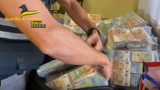 VIDEO/ Trafik kokaine nga Amerika Latine në Itali/ Policia gjen valixhen dhe 2 çantat deng me euro! Sekuestrohen 2.5 mln € cash 