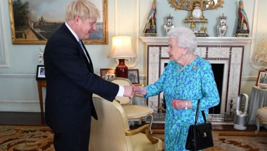 Boris Johnson thyen protokollin mbretëror, zbulon sëmundjen nga e cila vuante mbretëresha Elizabeth II