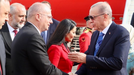 Erdogan në Tiranë, ja momenti kur mbërrin në Rinas! Pritet nga Hasani