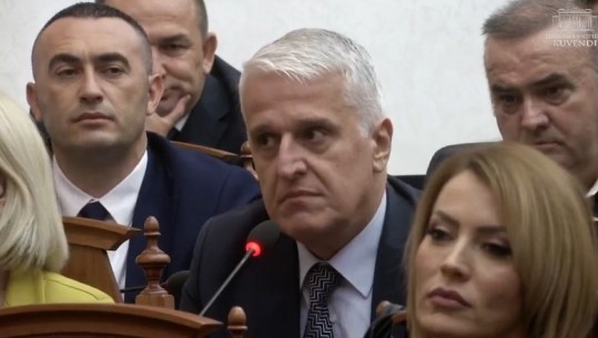 Pandeli Majko akuzon kolegët e PD: Më thoni pse dogjët selinë e PS me molotov? S’ka ndodhur kurrë, as në luftë!