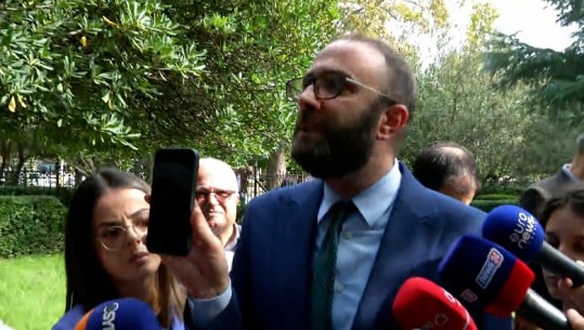 Tensione në Kuvend/ Pretendimi i Bardhit: FNSH i ka drejtuar armën dy deputetëve Nallbati dhe Baçit (VIDEO)