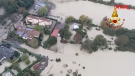 Moti i keq në Emilia-Romagna, katastrofa natyrore e parë nga sipër me helikopter! Sipërfaqe të tëra nën pushtetin e ujit (VIDEO)