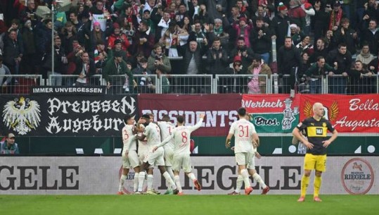 Dortmund i brishtë, Augsburg e përmbys 2-1! Leipzig tri pikë për kreu momental, Leverkusen barazon 2-2