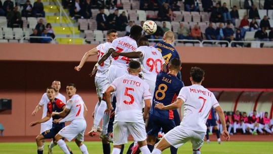 Renditja/ Partizani barazon 2-2 në Shkodër dhe mban kreun, Skënderbeu me dhjetë lojtarë ndal AF Elbasanin! Tirana e bën dramë me Laçin