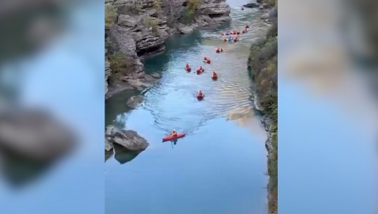 Vera ka mbaruar, por turistët e huaj s’i ndahen Shqipërisë! Britanikët lundrojnë në Vjosë me kanoe, Rama poston pamjet pikante (VIDEO)