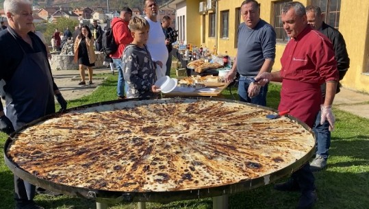  Video/ Gatuhet flija me saç 2 metra në Prizren, burrat kërkojnë të vendosin rekord