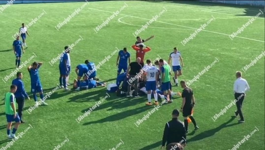 VIDEOLAJM/ Vlorë, panik në ndeshjen Oriku - Shkumbini! Dy futbollistët përplasen me njëri-tjetrin në fushë, lojtari peqinas humb ndjenjat