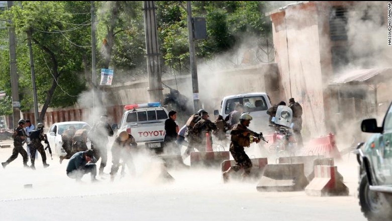 Ditë e zezë për median, vriten 10 gazetarë në Afganistan nga 2 sulme terroriste