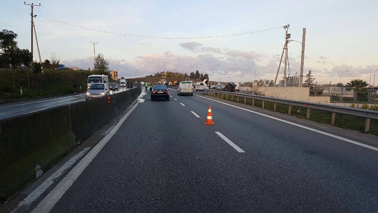 Aksident në autostradë, përplaset për vdekje një 88-vjeçar